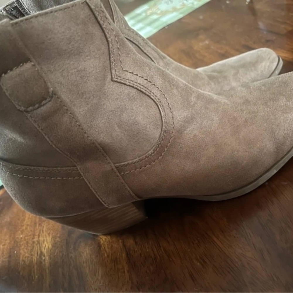 Elegant Suede Ankle Booties in Taupe